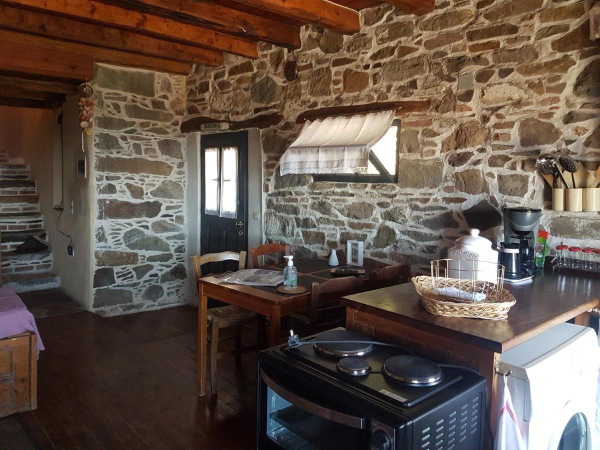 Chios Houses, Beautiful Restored Traditional Stone With An Astonishing Seaview Hébergement de vacances Volissos